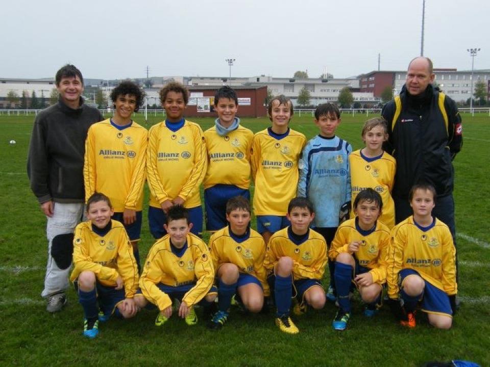 L'équipe U13 victorieuse à Paray 4-2 (sponsor maillots Joëlle et Nadège d'Allianz)